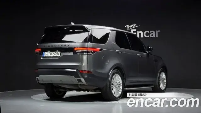 Land Rover Discovery 5 2018 — ფოტო 2/20