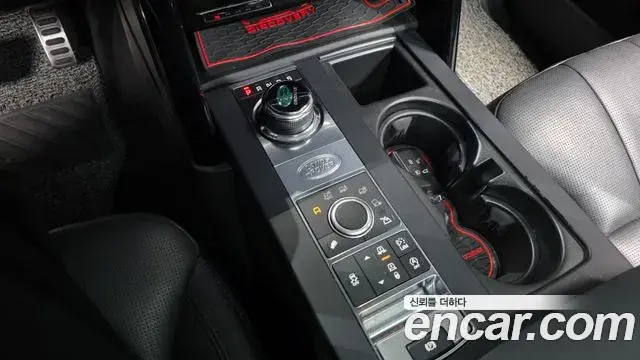 Land Rover Discovery 5 2018 — ფოტო 14/20