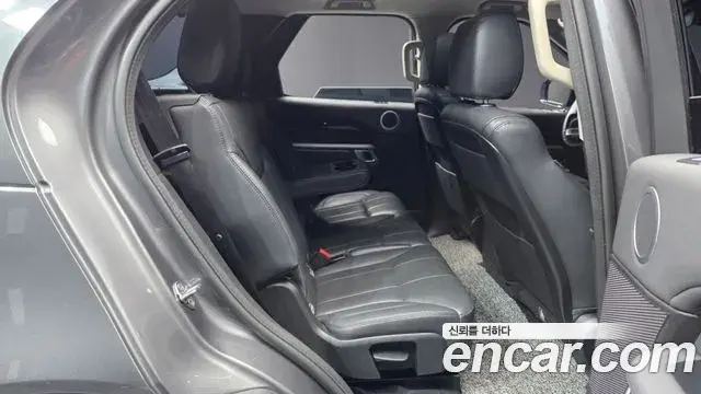 Land Rover Discovery 5 2018 — ფოტო 6/20