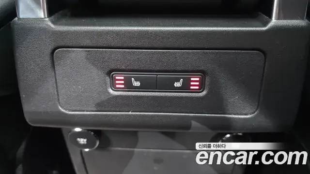 Land Rover Discovery 5 2018 — ფოტო 19/20