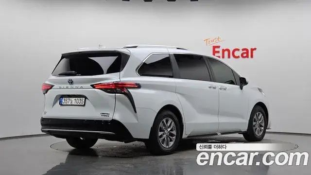 Toyota Sienna 2022 — ფოტო 7/37