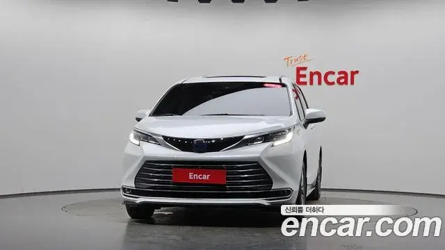 Toyota Sienna 2022 — ფოტო 5/37