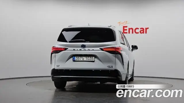 Toyota Sienna 2022 — ფოტო 21/37