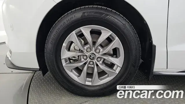 Toyota Sienna 2022 — ფოტო 32/37