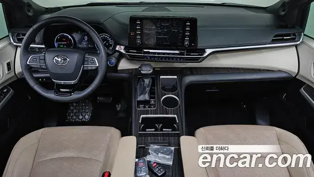 Toyota Sienna 2022 — ფოტო 13/37