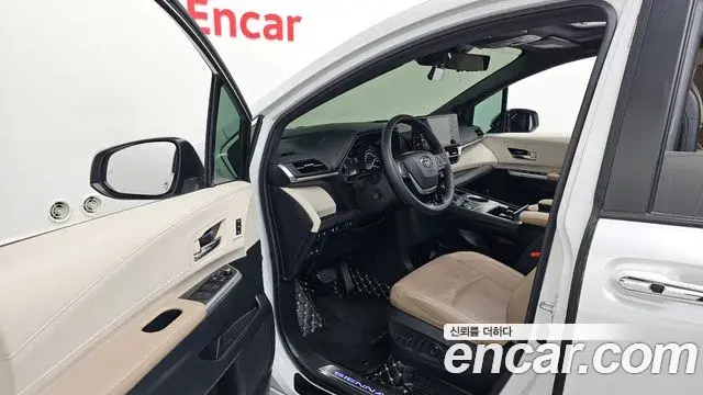 Toyota Sienna 2022 — ფოტო 12/37