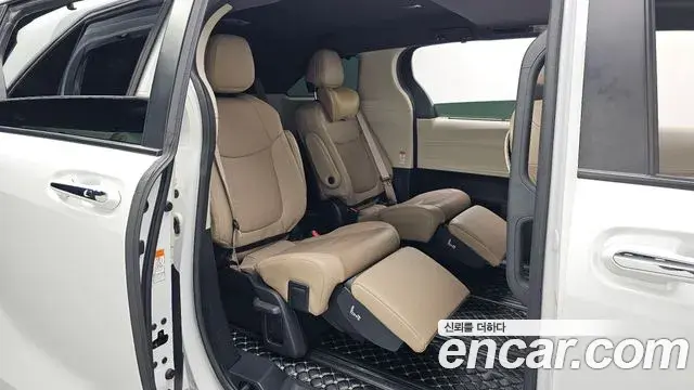 Toyota Sienna 2022 — ფოტო 29/37