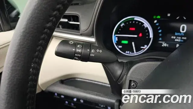 Toyota Sienna 2022 — ფოტო 18/37