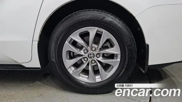 Toyota Sienna 2022 — ფოტო 36/37