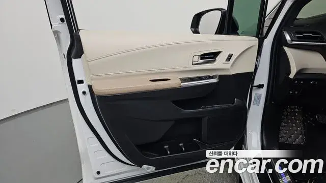 Toyota Sienna 2022 — ფოტო 9/37