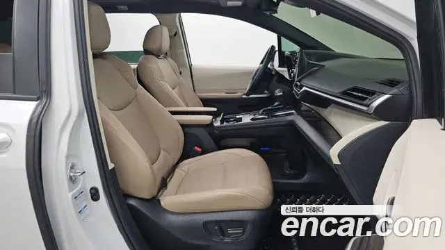 Toyota Sienna 2022 — ფოტო 23/37