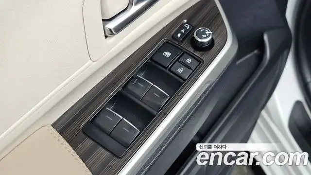 Toyota Sienna 2022 — ფოტო 24/37