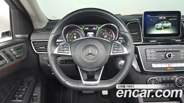 Mercedes-Benz GLE-Class 2018 — Фото 13/20