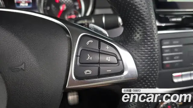 Mercedes-Benz GLE-Class 2018 — Photo 27/37