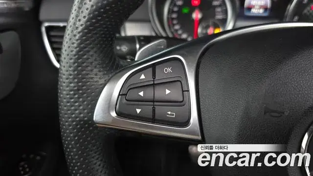 Mercedes-Benz GLE-Class 2018 — Photo 23/37