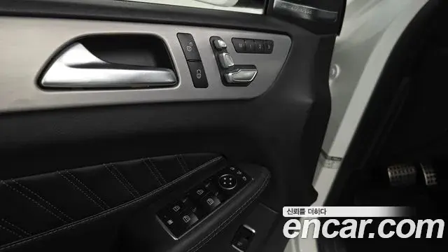 Mercedes-Benz GLE-Class 2018 — Photo 32/37
