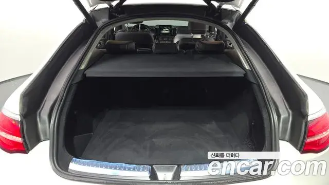 Mercedes-Benz GLE-Class 2018 — Photo 22/37