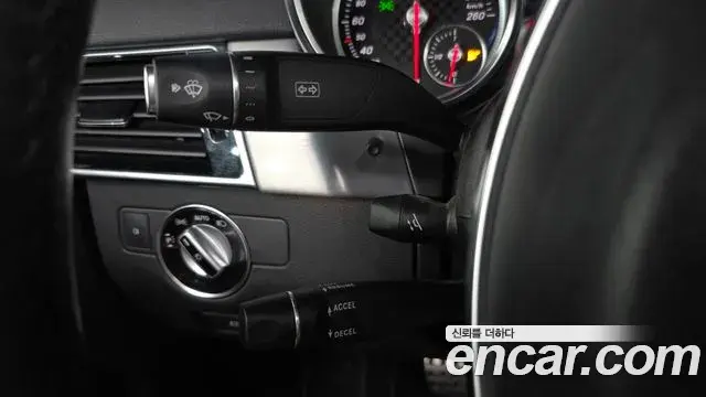 Mercedes-Benz GLE-Class 2018 — Photo 25/37