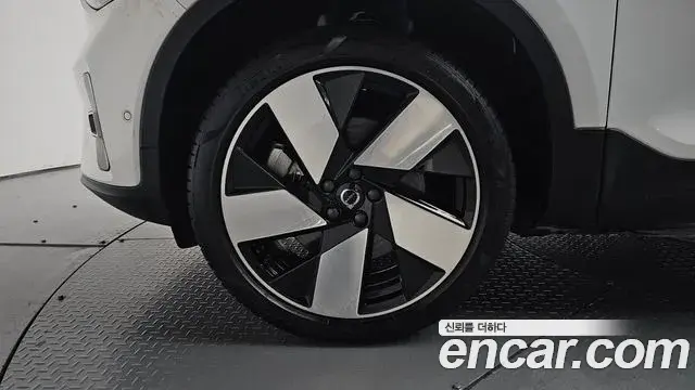 Volvo C40 Recharge 2024 — ფოტო 30/34