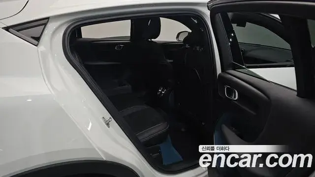 Volvo C40 Recharge 2024 — ფოტო 32/34