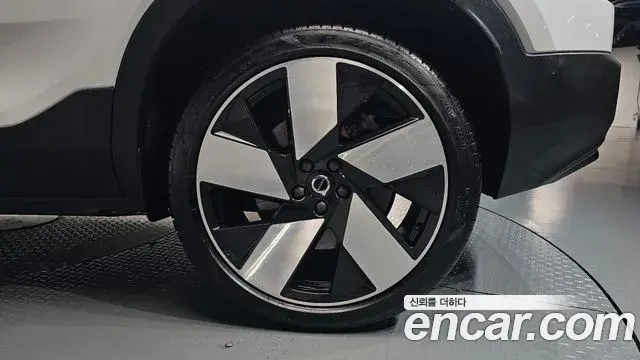 Volvo C40 Recharge 2024 — ფოტო 13/34