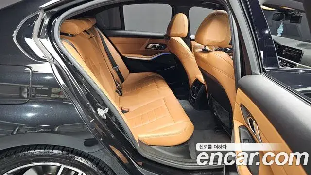 BMW 3 Series 2019 — Фото 11/20