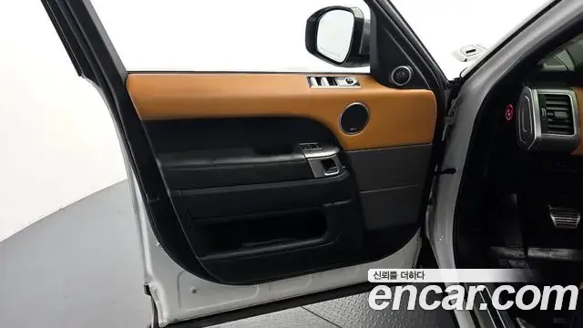 Land Rover Range Rover Sport 2019 — Photo 15/37