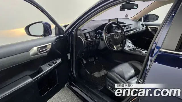 Lexus CT200h 2018 — Photo 10/20