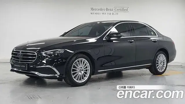 Mercedes-Benz E-Class 2023 — Photo 9/20