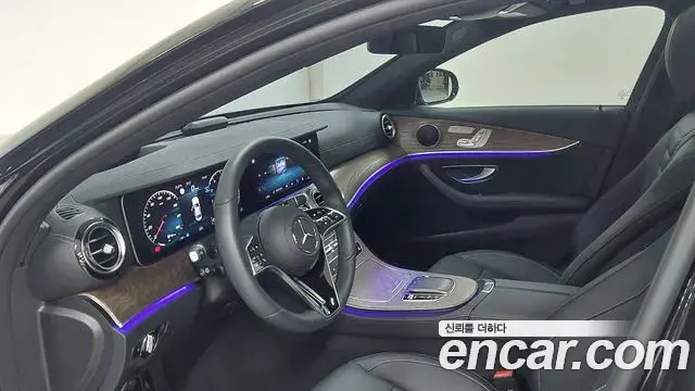 Mercedes-Benz E-Class 2023 — Photo 14/20
