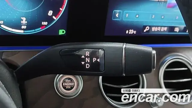 Mercedes-Benz E-Class 2023 — Photo 19/20
