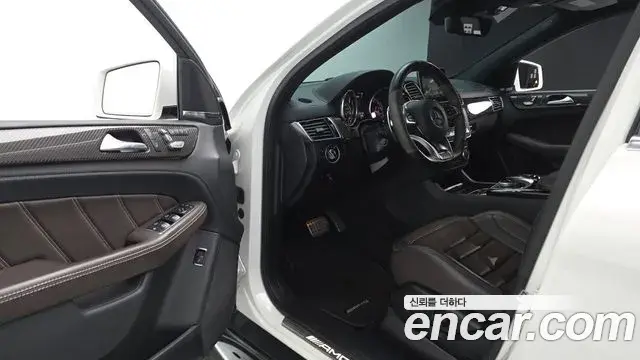 Mercedes-Benz GLE-Class 2019 — Photo 20/35