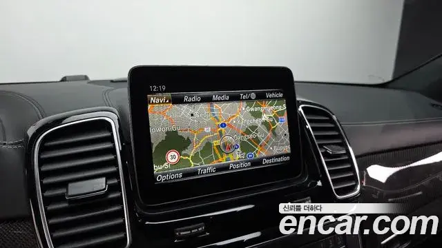 Mercedes-Benz GLE-Class 2019 — Photo 22/35