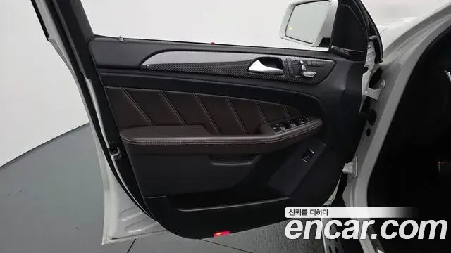 Mercedes-Benz GLE-Class 2019 — Photo 15/35