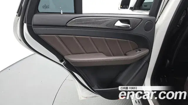 Mercedes-Benz GLE-Class 2019 — Photo 14/35