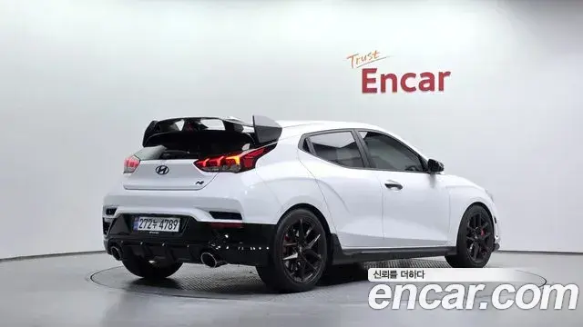 Hyundai Veloster 2021 — Фото 2/20