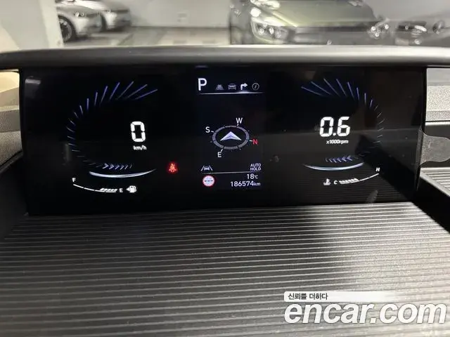 Hyundai Staria 2023 — Фото 9/20
