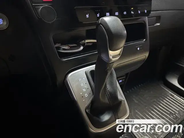Hyundai Staria 2023 — Фото 15/20