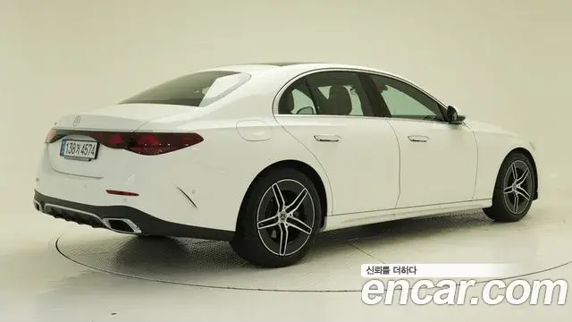 Mercedes-Benz E-Class 2026 — Photo 1/20