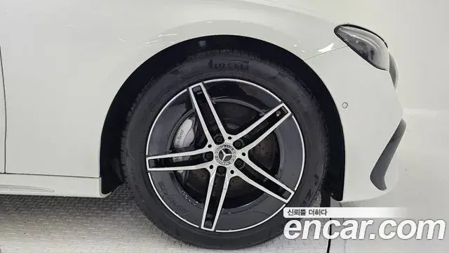 Mercedes-Benz E-Class 2026 — Photo 4/20