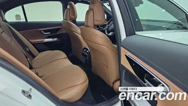 Mercedes-Benz E-Class 2026 — Photo 8/20