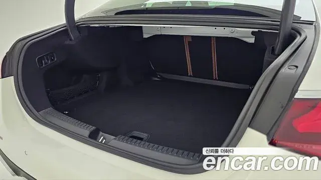 Mercedes-Benz E-Class 2026 — Photo 11/20