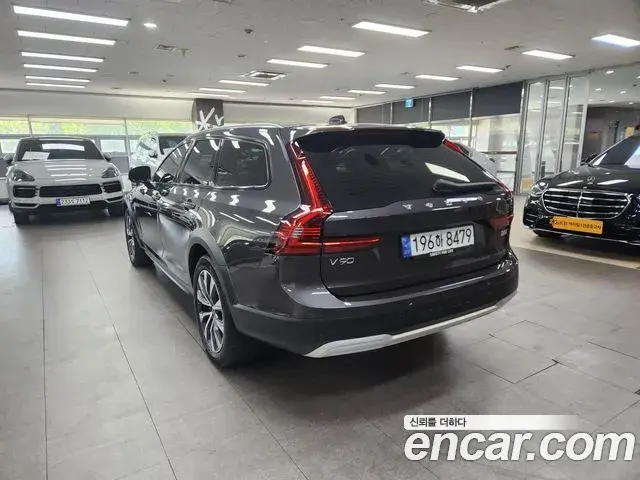 Volvo V90 Cross Country 2024 — ფოტო 8/20