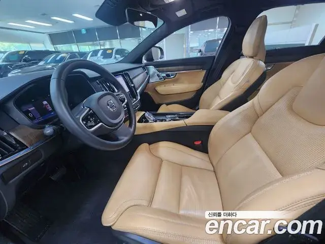 Volvo V90 Cross Country 2024 — ფოტო 1/20