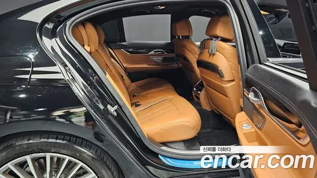 BMW 7 Series 2021 — Фото 12/20