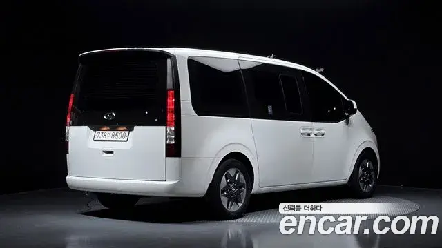 Hyundai Staria 2023 — Photo 2/20
