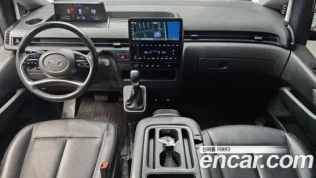 Hyundai Staria 2023 — Photo 7/20