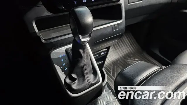 Hyundai Staria 2023 — Photo 9/20