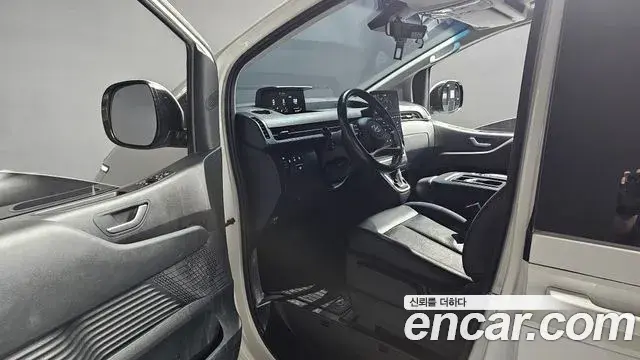 Hyundai Staria 2023 — Photo 10/20