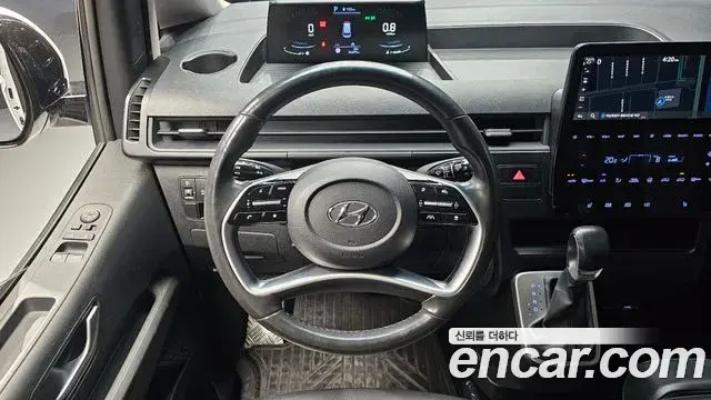 Hyundai Staria 2023 — Photo 13/20
